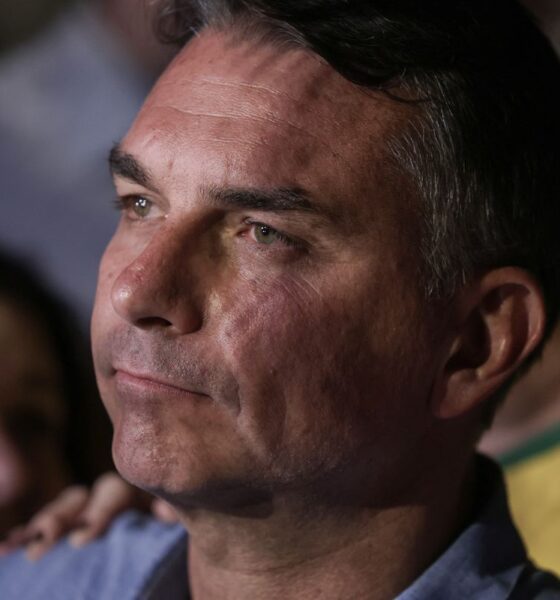 Mendonça multa Flávio por impulsionar post negativo contra Lula