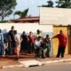 Analfabetos e ex-alunos votam sob emoção em escola que já foi curral
