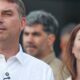 Flávio Bolsonaro participa de missa na Catedral de Brasília