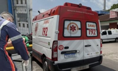 Briga de casal vira banho de s4ngue e homem pede socorro em frente a delegacia; entenda
