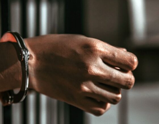 Desprezível! Foragido condenado por homic1dio é preso após ex denunciar sequência de abus0s; veja