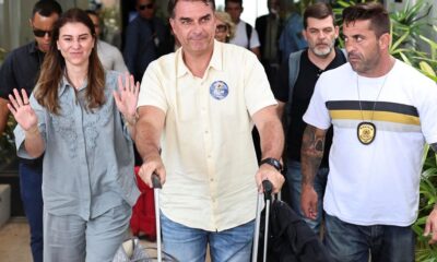 Ação Popular pede suspensão de salário do senador Flávio Bolsonaro