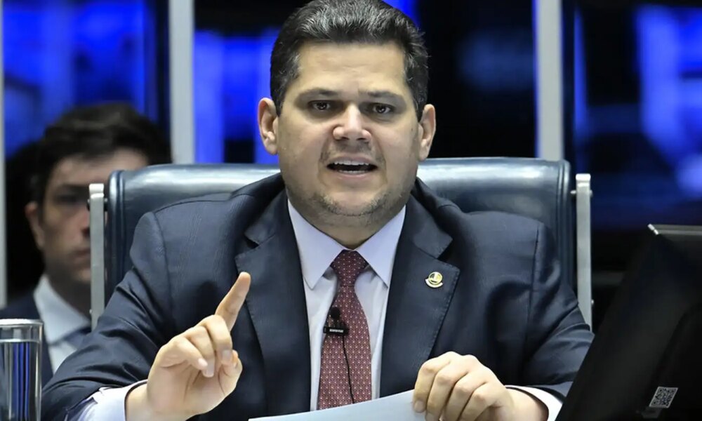 Alcolumbre anuncia sessões para discutir e votar fim da escala 6x1