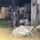 Familiares choram sobre corpo de homem executado no Terra Nova e possível motivação do crime vem à tona; veja vídeo
