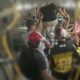 Vídeo mostra momento em que marginais fazem arrastão no ônibus 650, em Manaus; veja