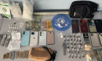 Dupla é presa com drogas, celulares e moto em Nhamundá