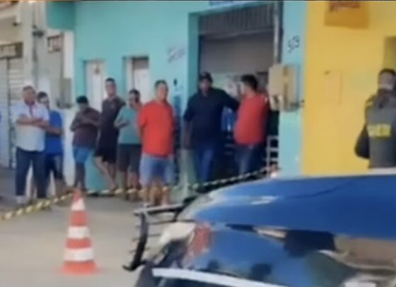 Vingança: mulher dá fac4da certeira no pescoço após levar ‘fora’ de ficante em adega; veja vídeo