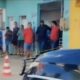 Vingança: mulher dá fac4da certeira no pescoço após levar ‘fora’ de ficante em adega; veja vídeo