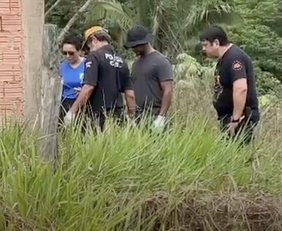 Cenas fortíssimas: c0rpo carbon1zado e com mãos amarradas é encontrado na Zona Leste; veja vídeo
