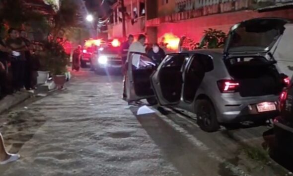 Esposa chora sobre c0rpo do marido execut4do no Parque Dez e possível motivação do crime vem à tona; cenas fortes
