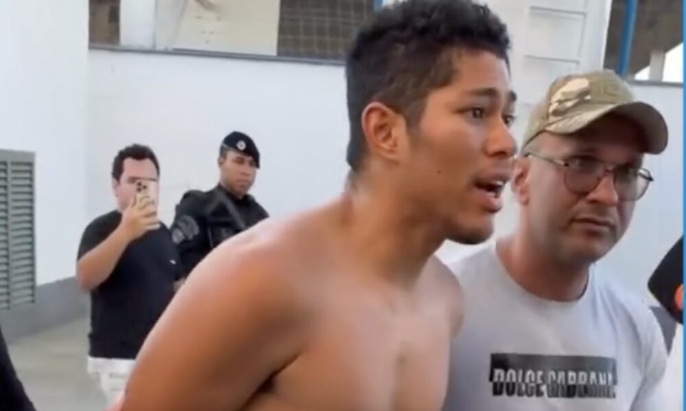 Urgente: homem que m4tou a ex-mulher com 20 fac4das e pulou sobre o c0rpo dela é preso