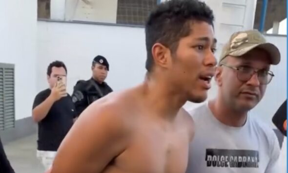 Urgente: homem que m4tou a ex-mulher com 20 fac4das e pulou sobre o c0rpo dela é preso