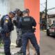 Tensão em Manaus: Força Tática é acionada e faz cerco em casa onde marido faz esposa e filho reféns; acompanhe ao vivo