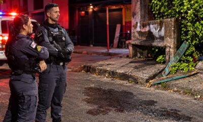 Tribun4l da rua: homem acusado de assalto é esp4ncado com pedaços de madeira no bairro São Francisco; cenas fortes