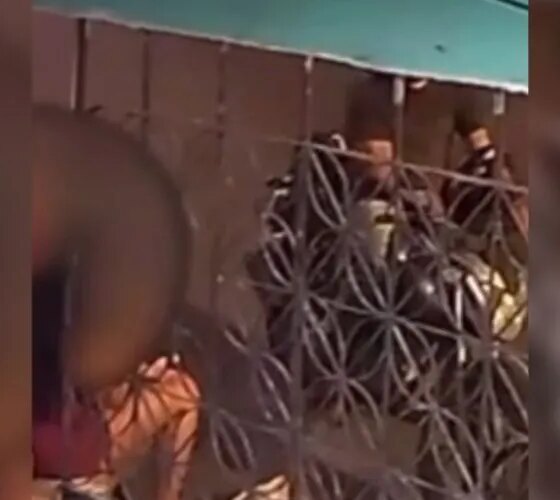 Mulher é assaltada com duas crianças na calçada em Manaus