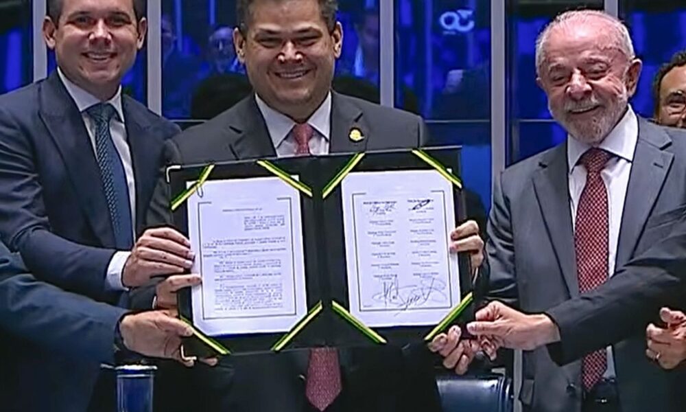 Congresso promulga emenda do fim da 6x1; escala 5x2 começa em 60 dias