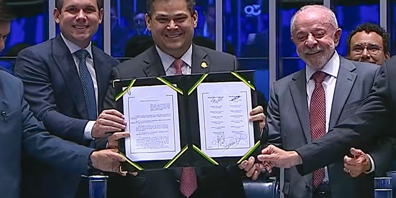 Congresso promulga emenda do fim da 6x1; escala 5x2 começa em 60 dias