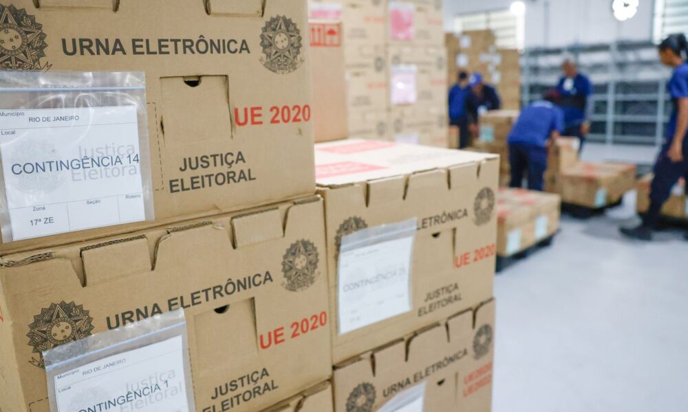 Tribunais distribuem urnas e preparam sessões para eleição