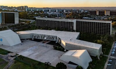 Ao TSE, Meta nega tratamento desigual entre candidaturas presidenciais