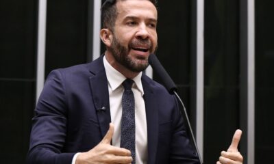 Deputado André Janones é internado com arritmia em São Paulo