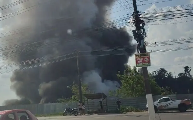 Incêndio atinge área de vegetação no bairro Puraquequara