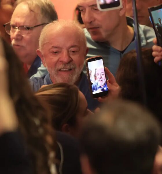Lula agradece votos e diz que teve de vencer intromissão vinda de fora