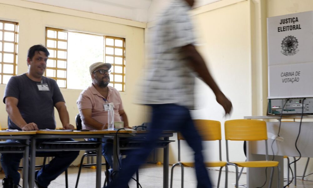 Cerca de 158,7 milhões de eleitores vão às urnas em todo o país