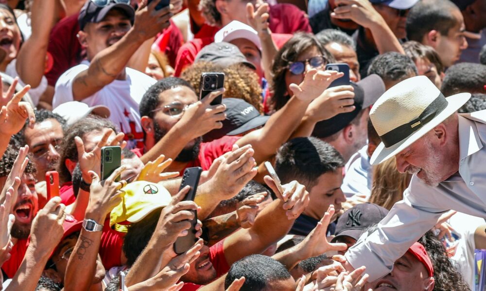 Presidente do TSE liga para Lula para parabenizar reeleição