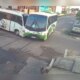 Motorista ignora sinalização e provoca acidente no Novo Aleixo
