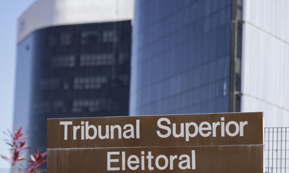 TSE barra anúncios de Lula acusando Flávio de ser contra escala 6x1