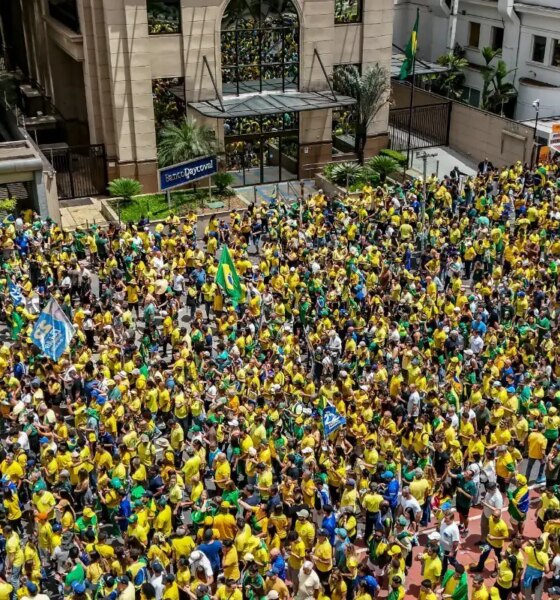 Campanha de Flávio Bolsonaro realiza manifestação na Paulista