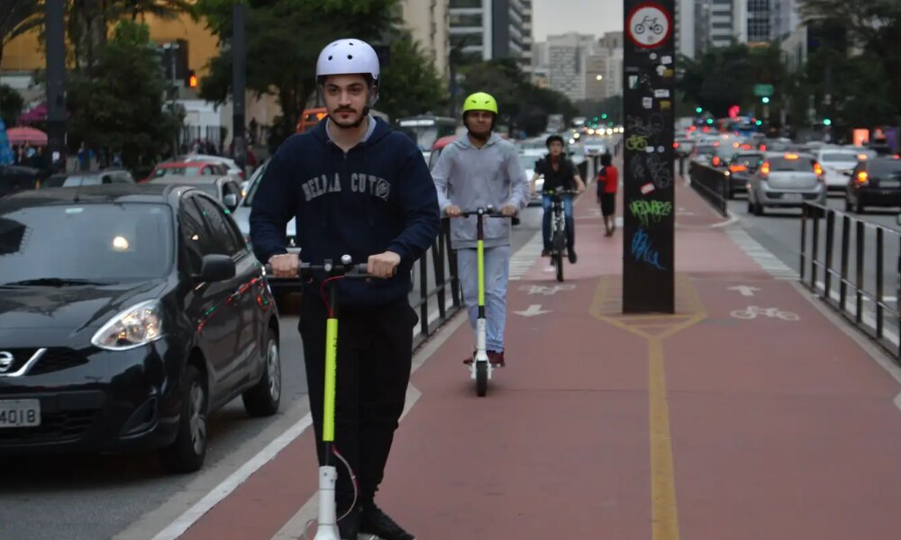 Prefeitura de SP começa a fiscalizar bicicletas e patinetes elétricos