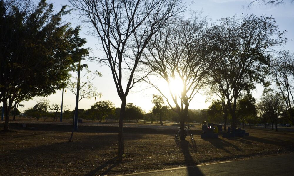 Calor e chuva persistem em grande parte do país