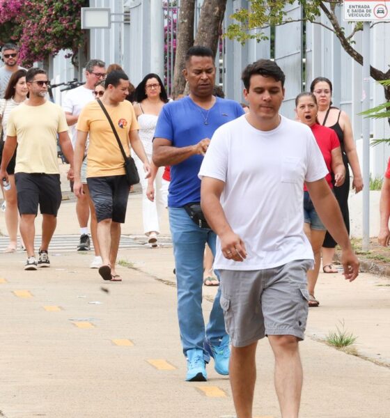 Idosos e menores de 18 anos votam no Distrito Federal