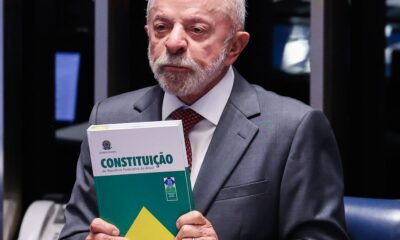 Lula faz campanha em MG e celebra fim da jornada 6x1