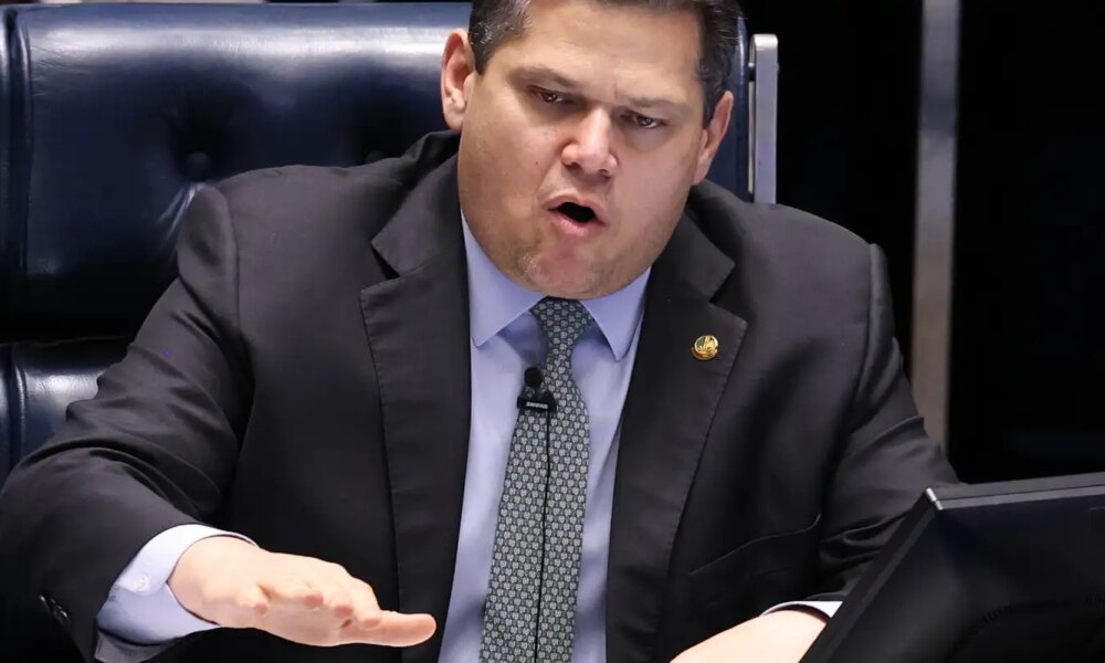 Alcolumbre vai promulgar fim da escala 6x1 nesta sexta