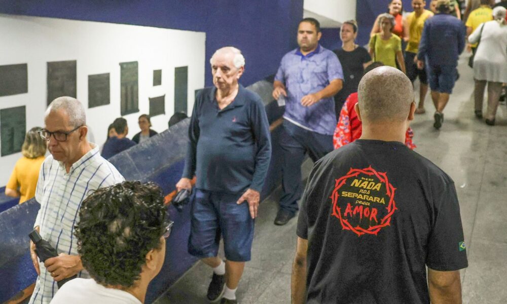 "Não poderia ficar de fora", diz idoso que votou 10 dias após cirurgia