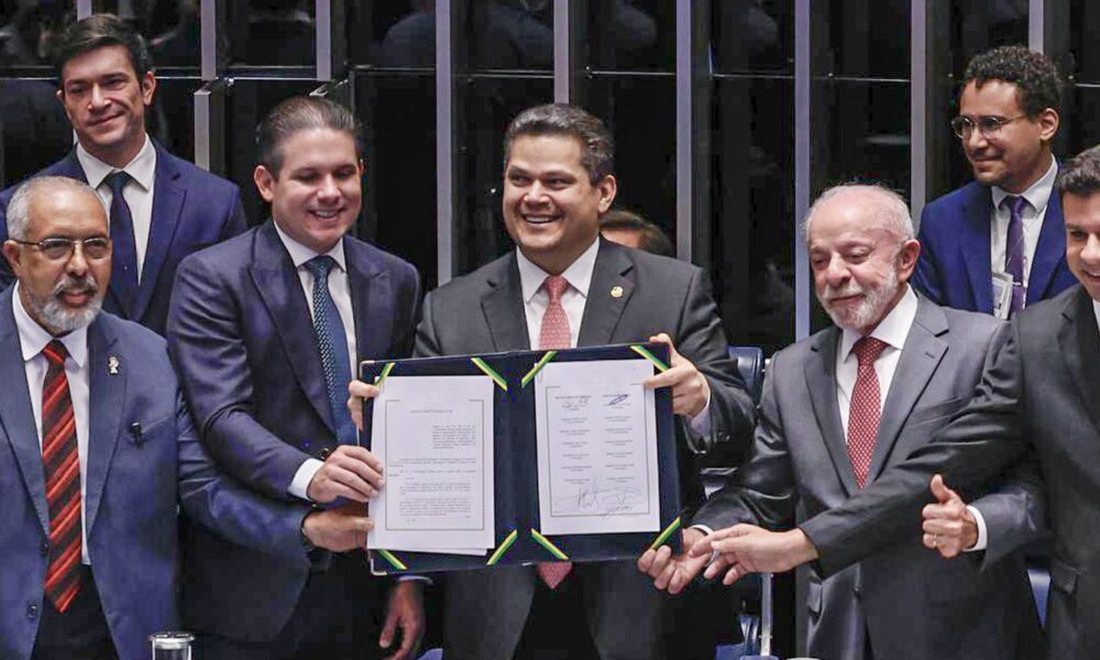 Alcolumbre homenageia Paim no fim da 6x1; entenda motivo